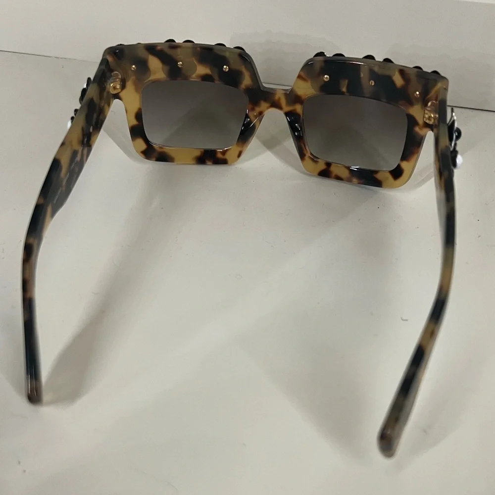 PRADA Tortoise Shell / Grey
Gradient SPR25P Flower Poeme Square LIKE NEW w case - Picture 14 of 14